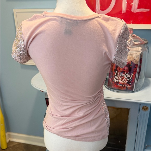 White House/Black Market Light Pink Sequin Women's Top - Picture 2 of 3